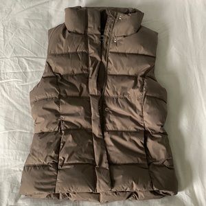 GAP women’s puffy vest
